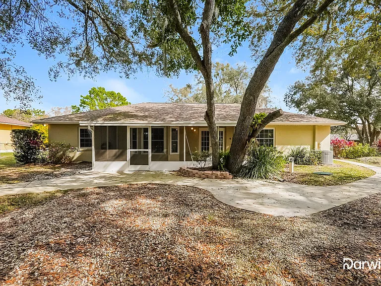 2120 Creekbend Dr — Photo 15