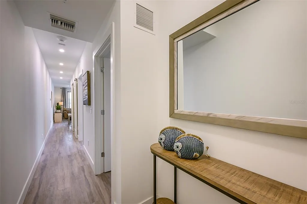 2 bed, 2.0 bath, 958 sqft, $3,750 — Photo 3