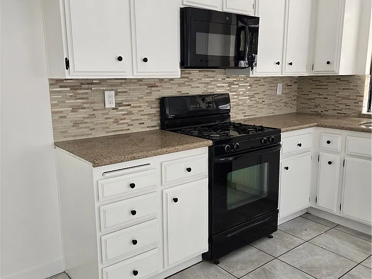 21082 Primrose Ln — Photo 8