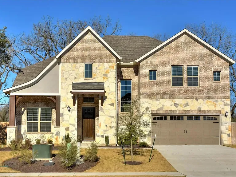 2401 Centennial Loop — Photo 1