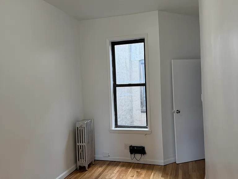587 Seneca Ave #3L — Photo 4