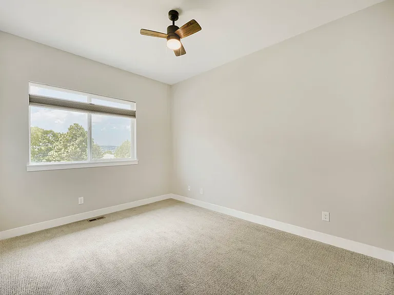 687 Easton Ct — Photo 22