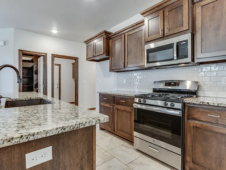 2200 Alta Vista Ln — Photo 18