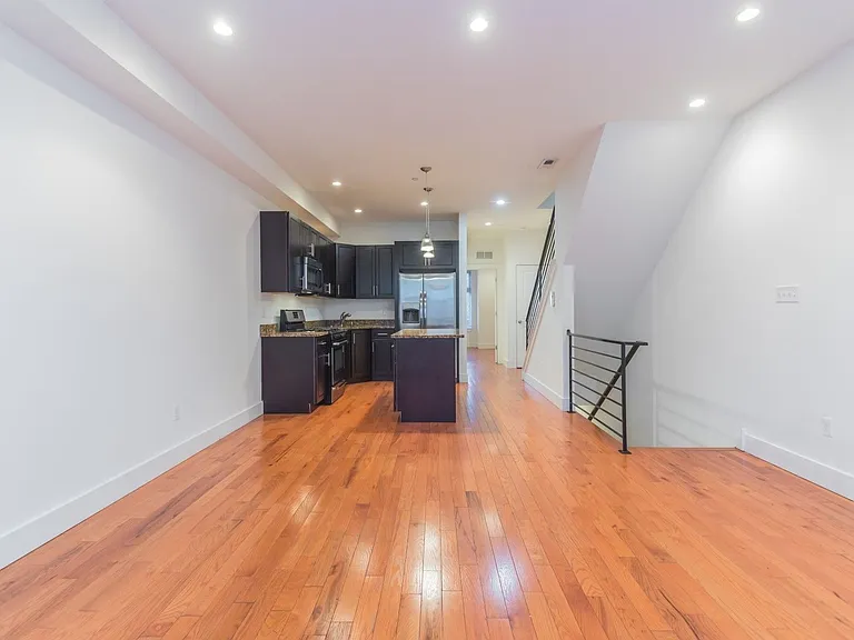 1535 Ogden St — Photo 15