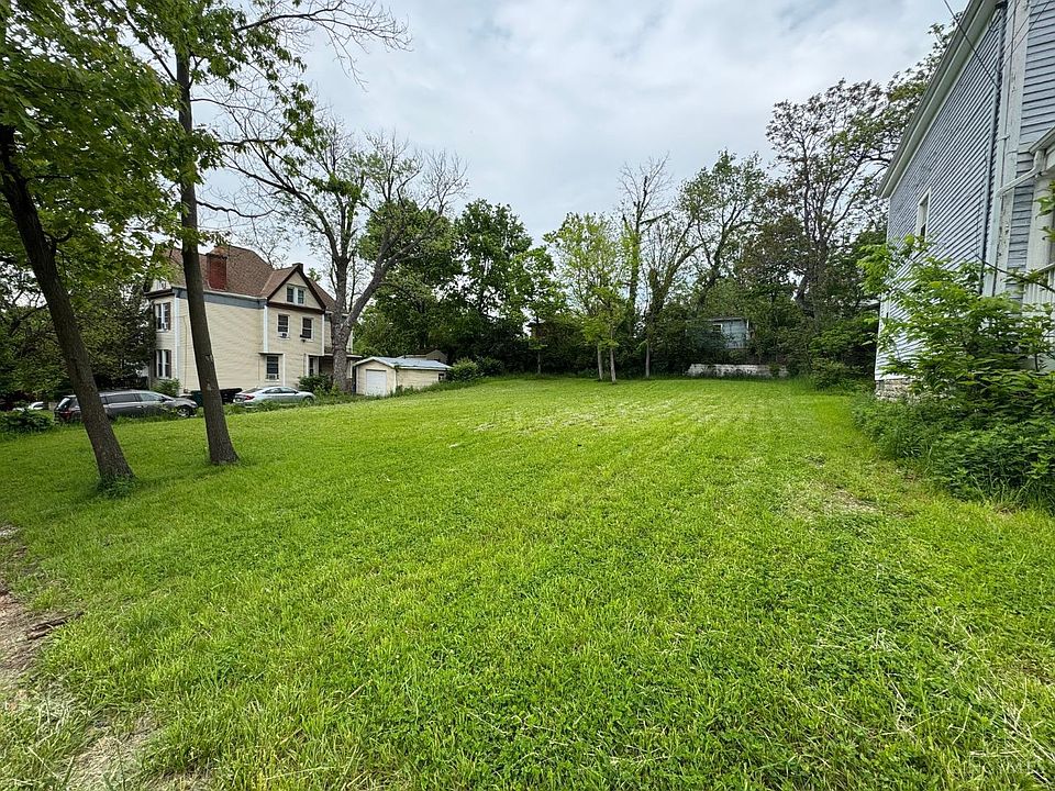 2nd image of 606 Riddle Rd