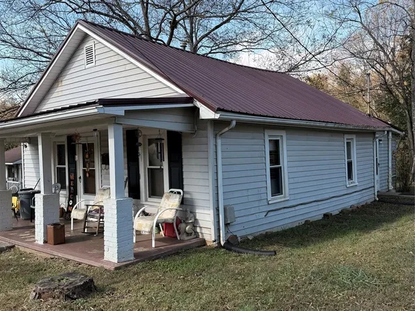 1418 Huggins St, Statesville, NC 28677