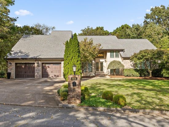8218 Mill Race Dr, Ooltewah, TN 37363