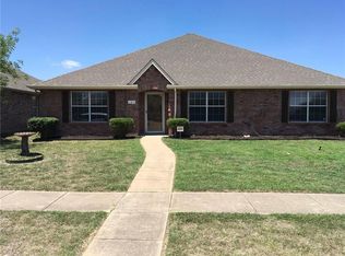 123 Hunters Trl, Red Oak, TX 75154