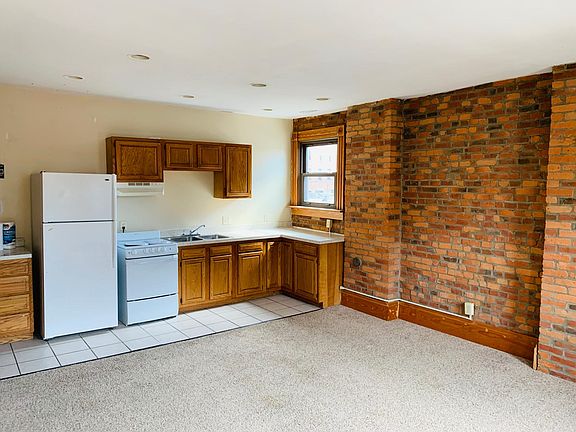 3rd image of 1180 N High St APT B