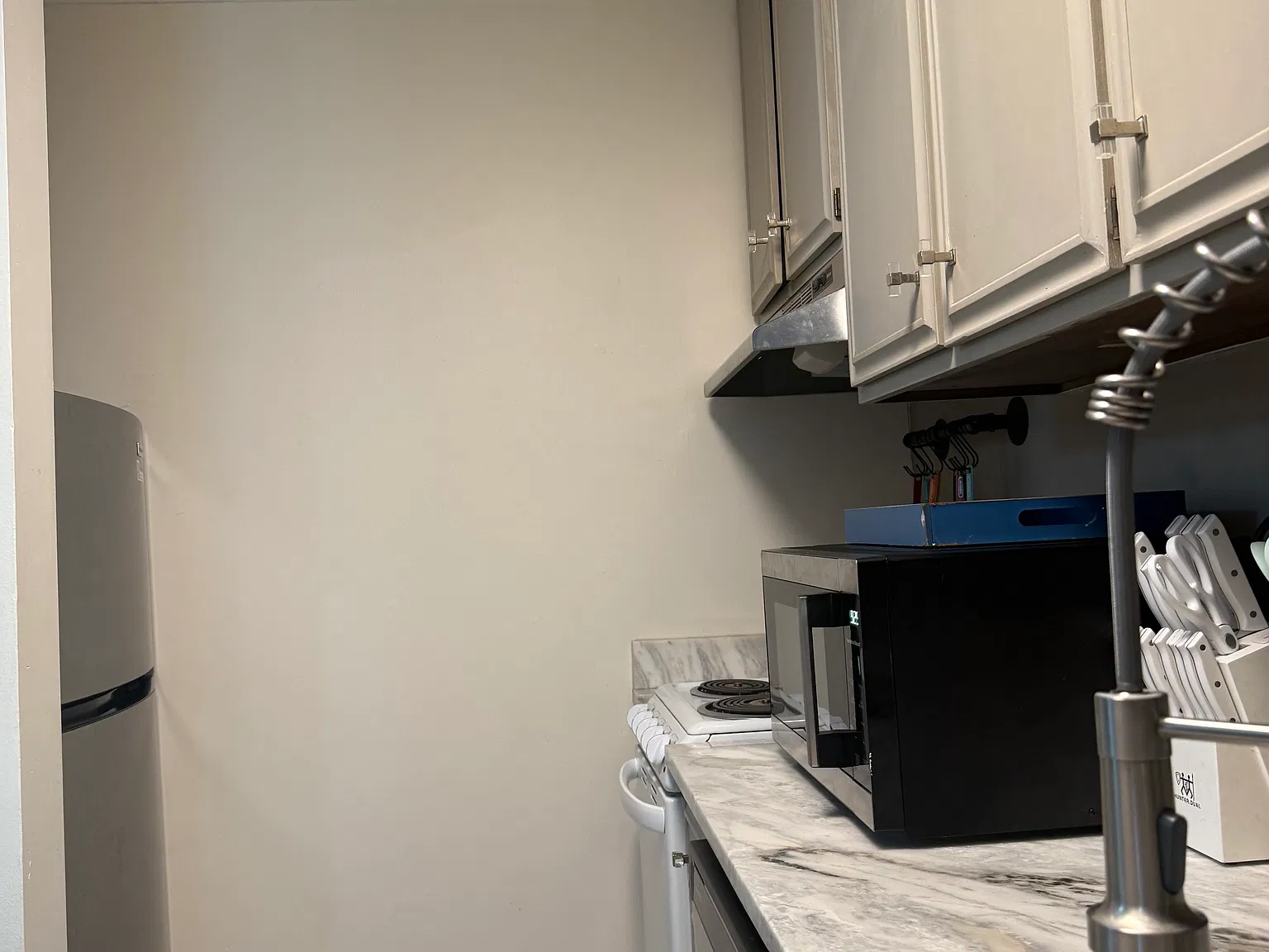 Studio, 420 sqft, $1,150 — Photo 4