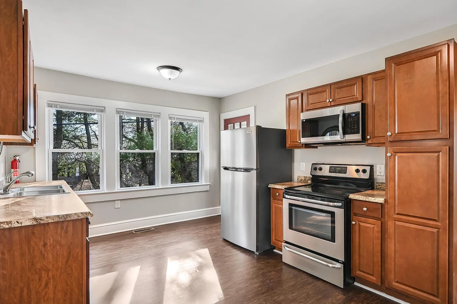 2 bed, 1016 sqft, $5,100 — Photo 4