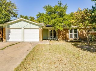 524 NW Jayellen Ave, Burleson, TX 76028
