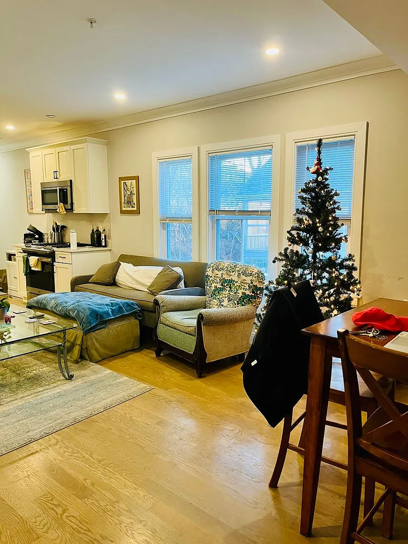 Spacious 4 Bed / 2 Bath | In-Unit Laundry | Central Air | Allston | 9/1 — Photo 1