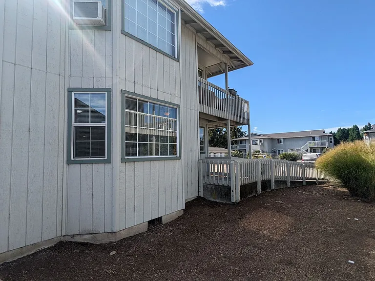 1217 R St #5 — Photo 3