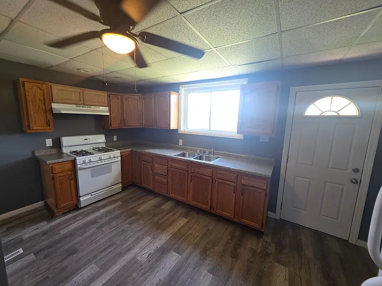 1703 Bailie Ave — Photo 4
