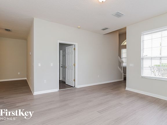 4th image of 2133 The Oaks Blvd