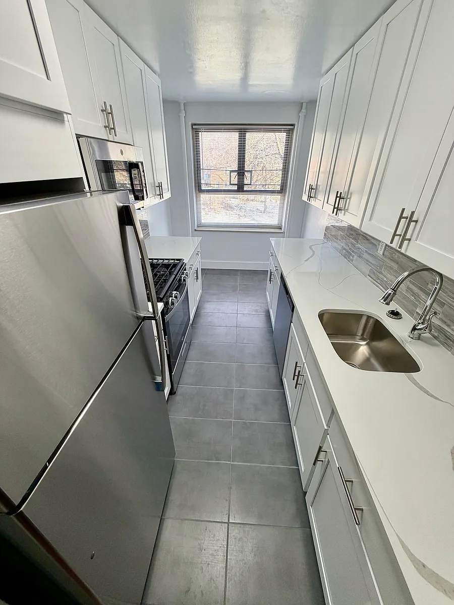 Building Photo - 65th Cres