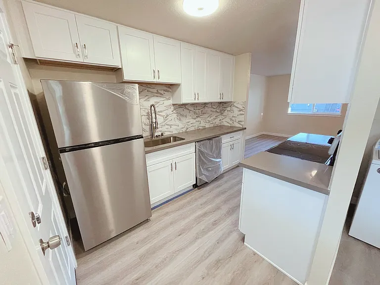 1503 Index Ave NE — Photo 3