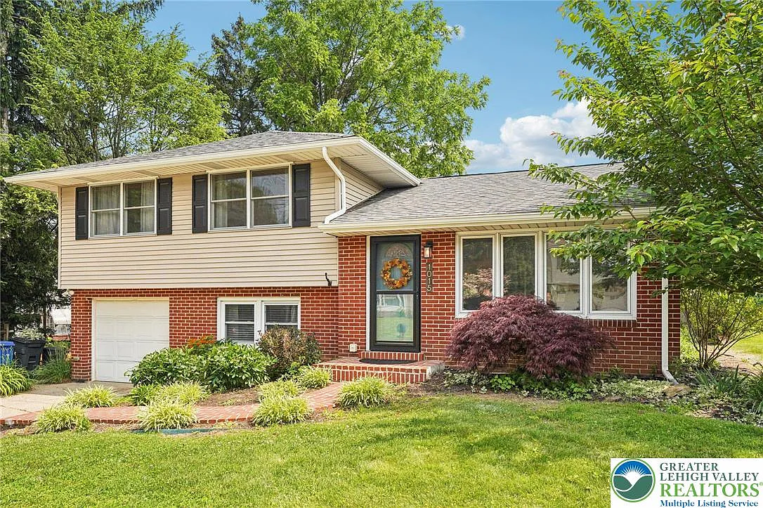 1015 Macungie Ave photo 1
