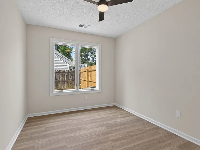 506 Biltmore Dr — Photo 12