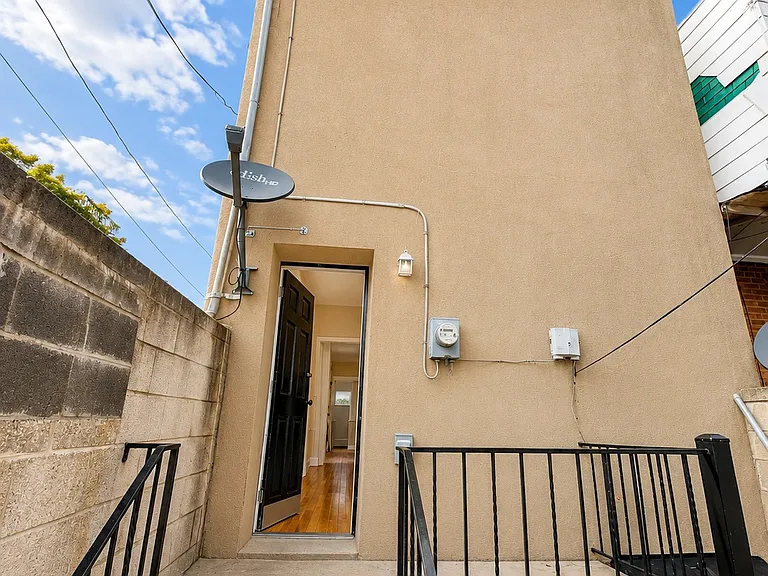 2501 E Fayette St — Photo 17