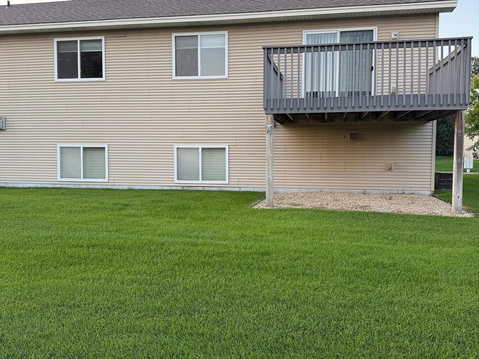 3 bed, 2.0 bath, 1954 sqft, $2,500 — Photo 3