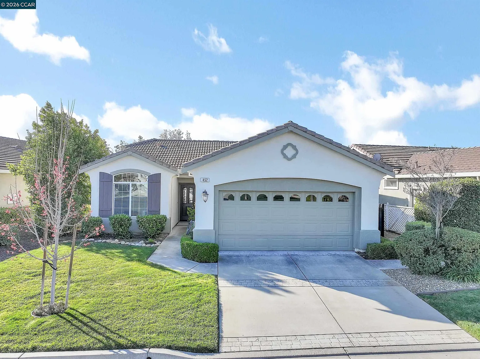452 Stephens Dr photo 1