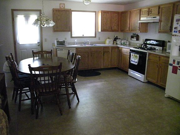 5th image of 6270 Plum St NE
