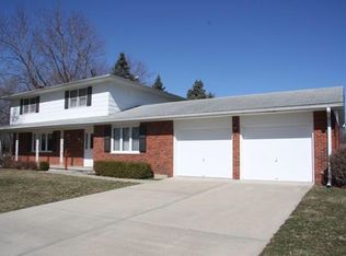 1306 S 10th Ave E, Newton, IA 50208