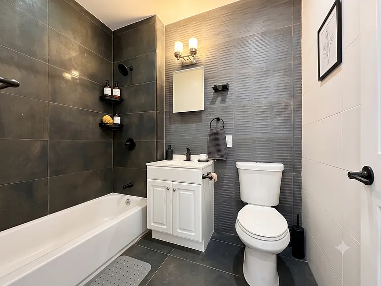 1725 Harman St #2R — Photo 6