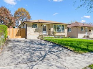 176 Holborn Dr, Kitchener, ON N2A 2E5