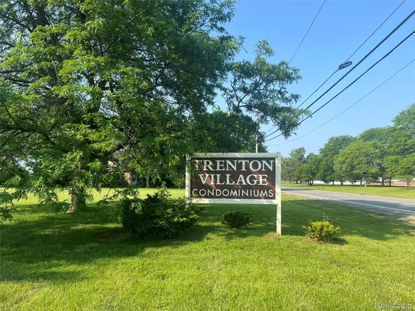 3901 Fort St APT 202, Trenton, MI 48183