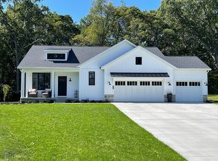 84 Mossy Cove Ln, Holland, MI 49424