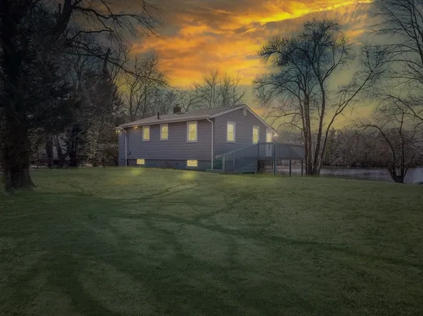 2 Meadowbrook Ave, Swansea, MA 02777