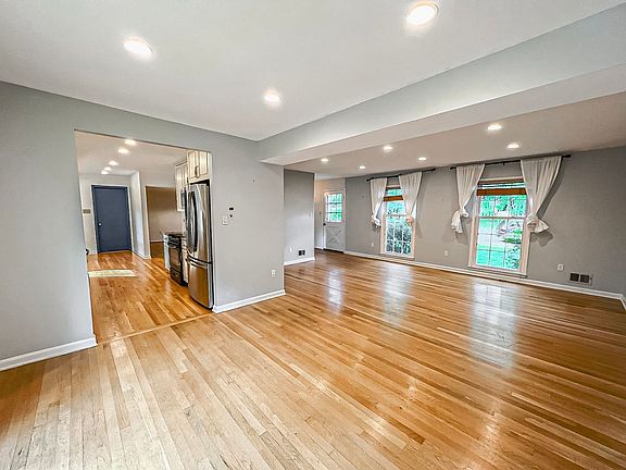 2nd image of 2440 Carey Ln