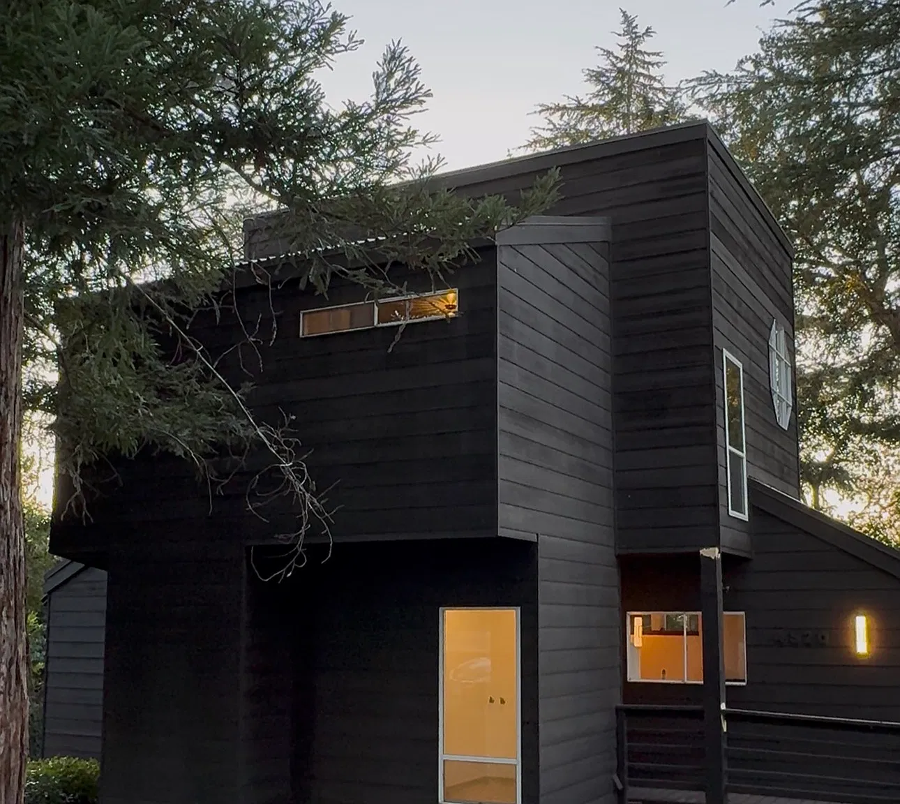 5131 S Land Park Dr — Photo 1