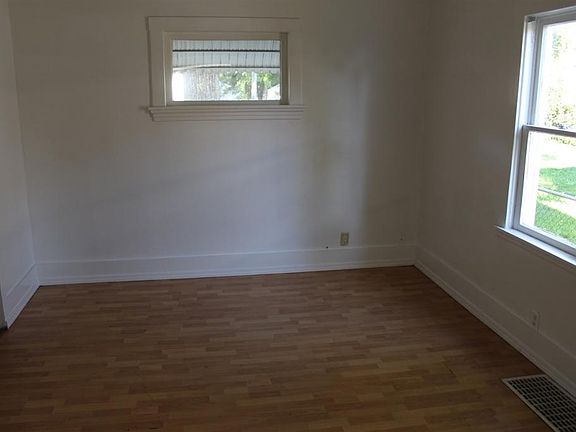 4th image of 1003 College St