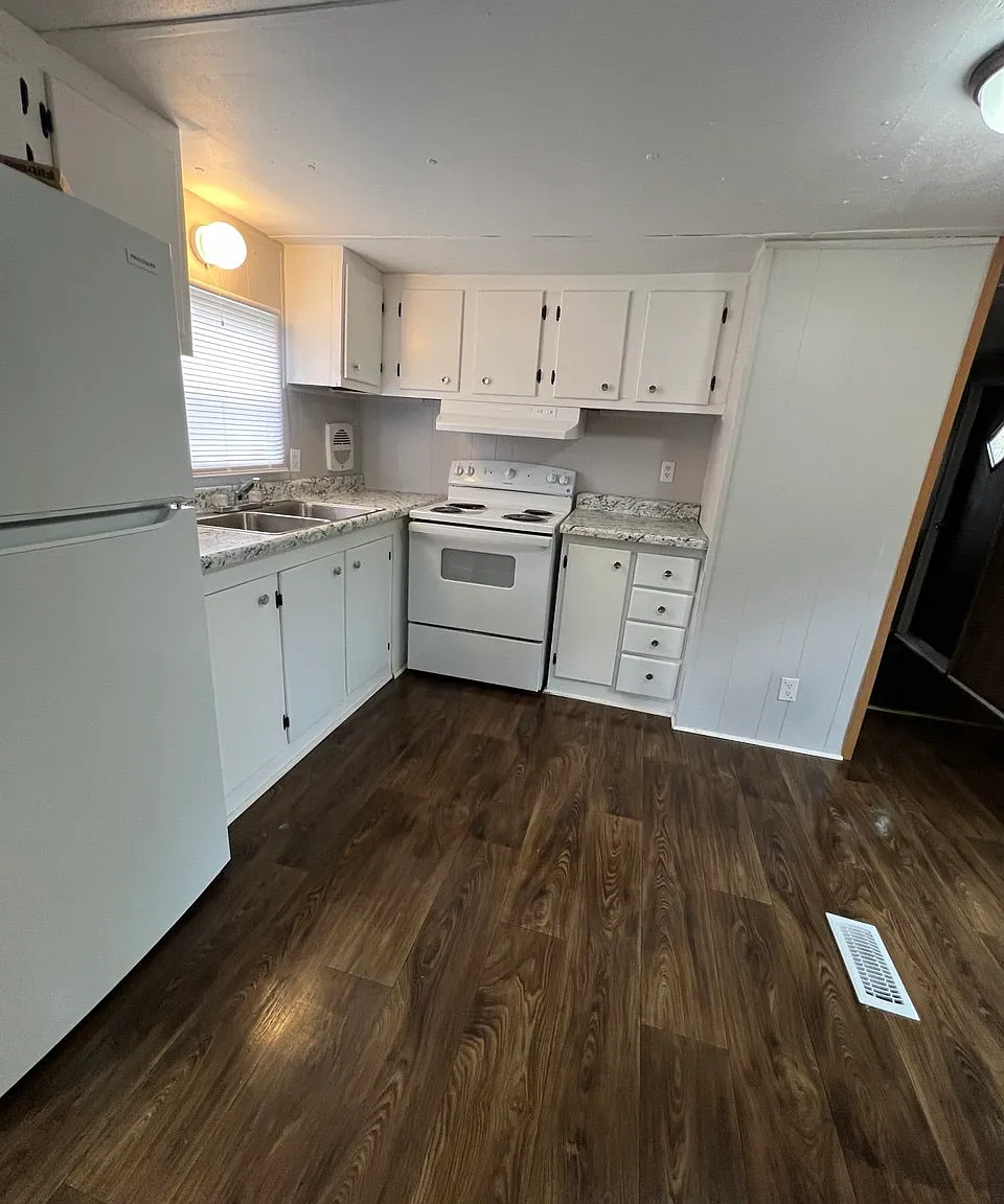 536 Abbott Road - 13 — Photo 4