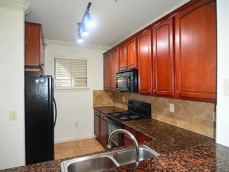 910 Charo Pkwy #312 — Photo 8