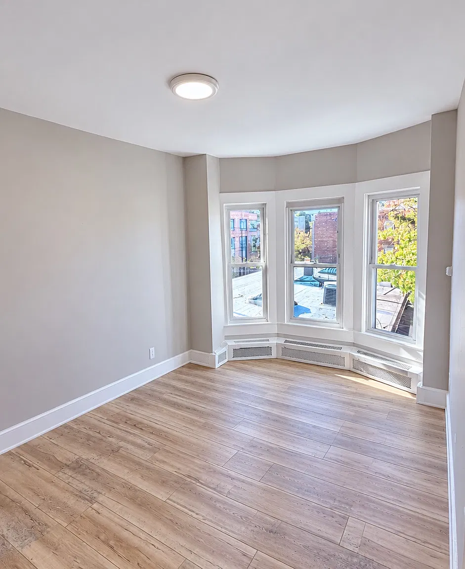 3 bed, 1100 sqft, $2,350 — Photo 1