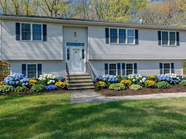 136 Hope Hill Ter, Cranston, RI 02921