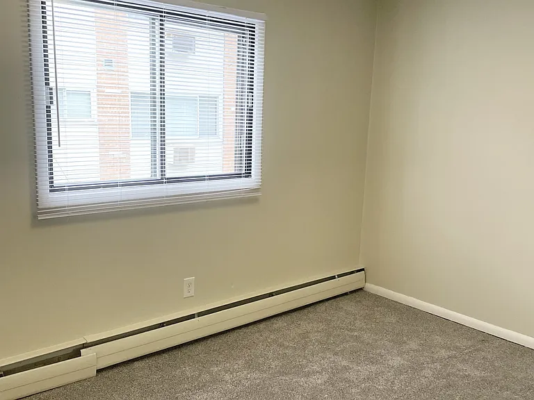 Sullivan Lake Apartments — Photo 18