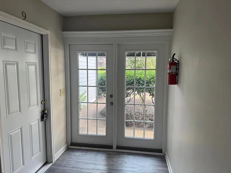2135 Acklen Ave #8 — Photo 4