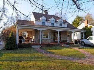 135 Woodland View Dr, York, PA 17406