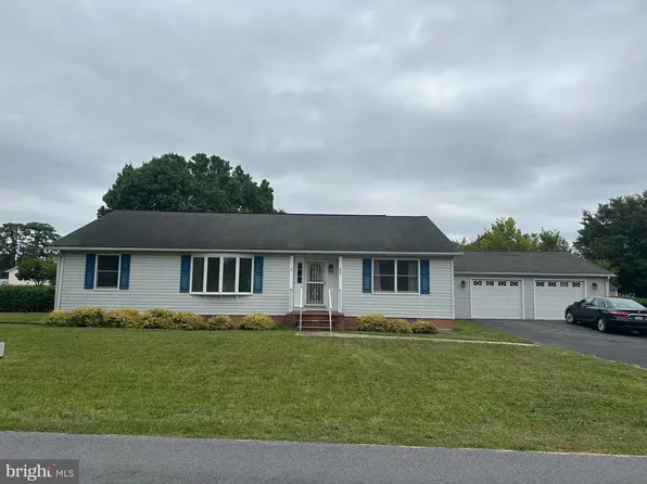 83 Montmorency Dr, Bunker Hill, WV 25413