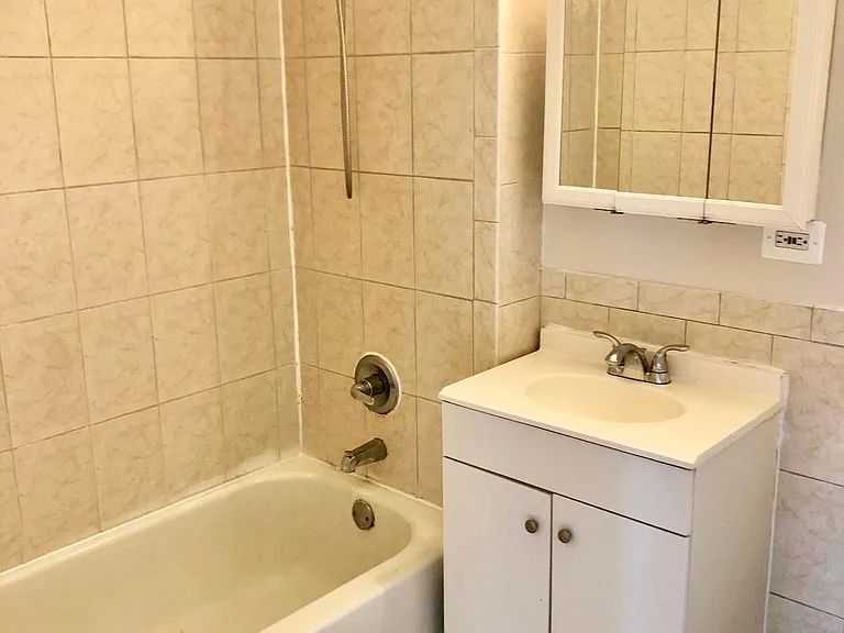 13702 Northern Blvd #8C — Photo 10