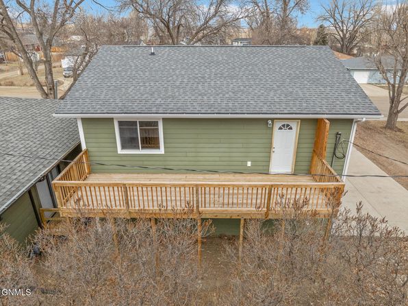 401 5th Ave NE, Watford City, ND 58854