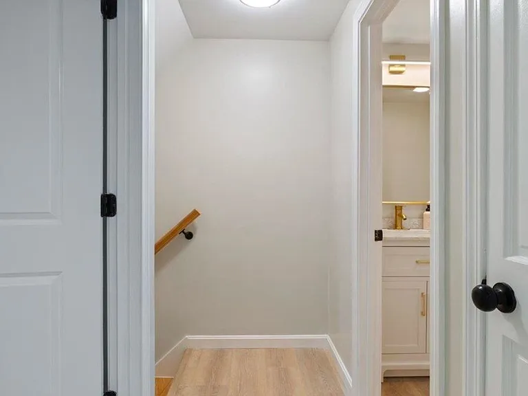36 Karen Dr #1B — Photo 4