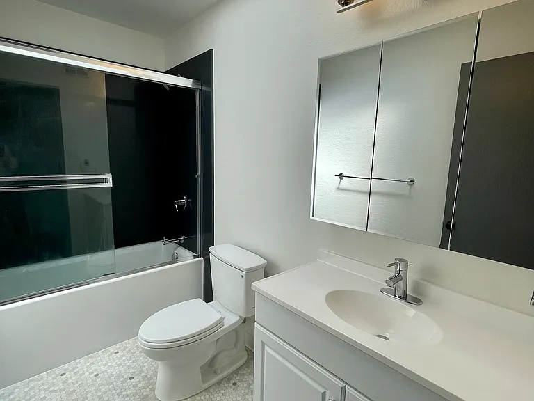 1451 Valencia St #4 — Photo 12