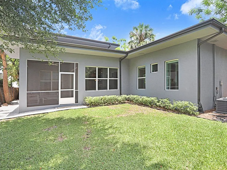 1326 W Fig St — Photo 39